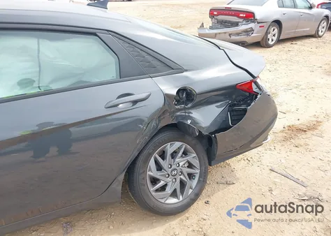 2024 Hyundai Elantra Sel z USA, uszkodzony, nr VIN KMHLM4DG4RU691423